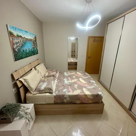 The Azure - Family Beachfront Apartmán Vlorë