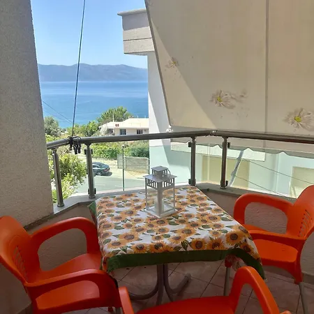 The Azure - Family Beachfront Apartmán *