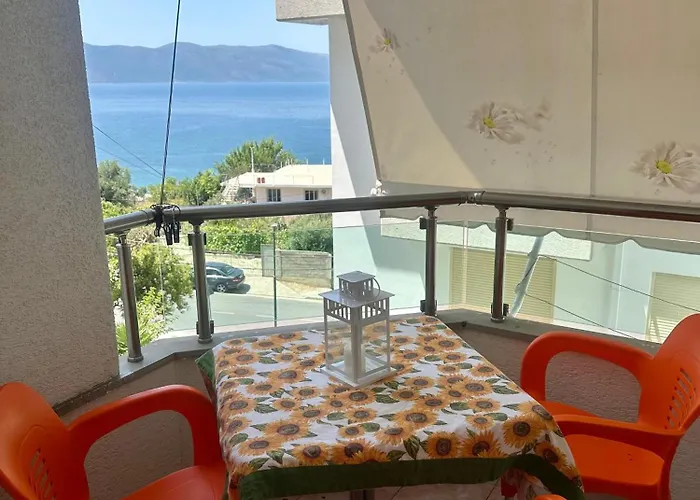 The Azure - Family Beachfront Apartament *
